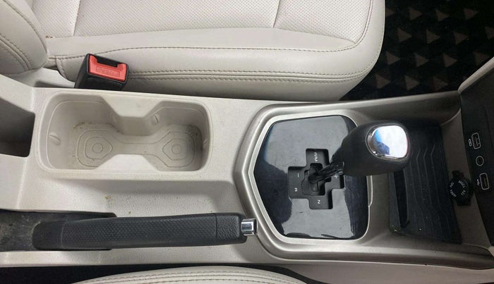 2020 Mahindra XUV300 W8 (O) 1.5 DIESEL AMT, Diesel, Automatic, 71,094 km, Gear Lever