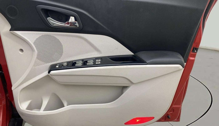 2020 Mahindra XUV300 W8 (O) 1.5 DIESEL AMT, Diesel, Automatic, 71,094 km, Driver Side Door Panels Control