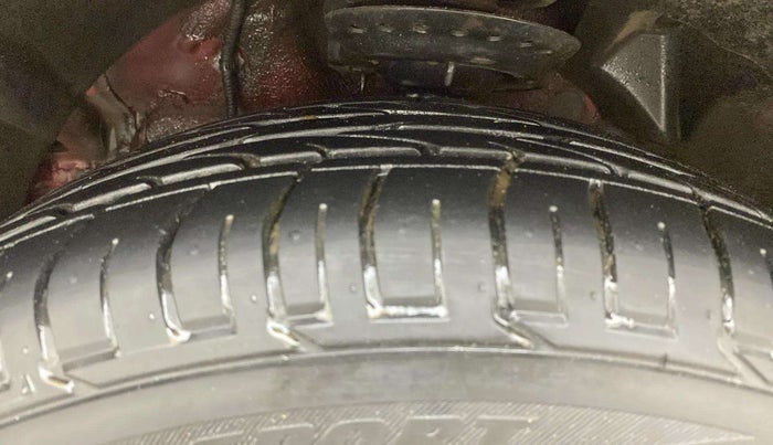 2020 Mahindra XUV300 W8 (O) 1.5 DIESEL AMT, Diesel, Automatic, 71,094 km, Left Front Tyre Tread