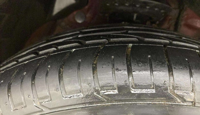 2020 Mahindra XUV300 W8 (O) 1.5 DIESEL AMT, Diesel, Automatic, 71,094 km, Right Front Tyre Tread