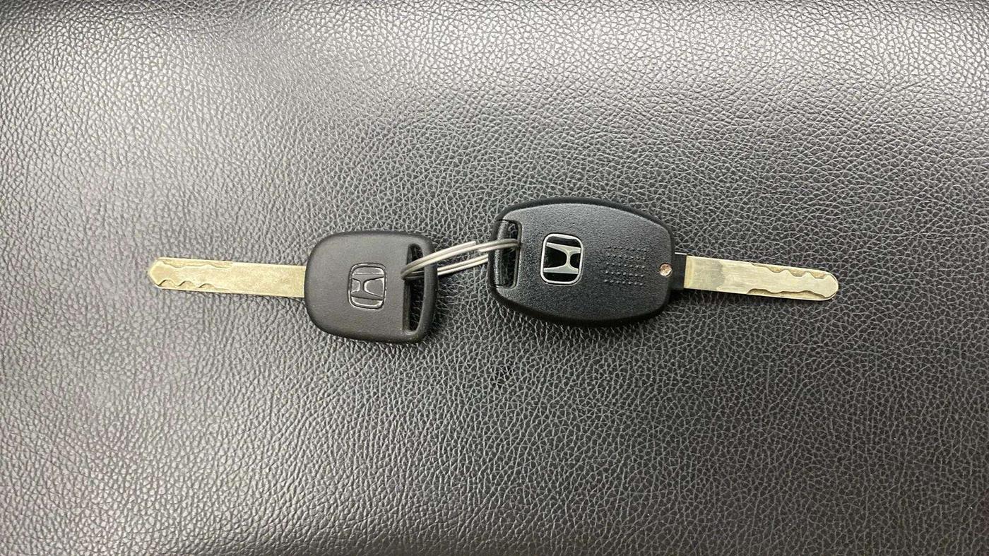 2017 Honda Brio S MT, Petrol, Manual, 93,253 km, Key Close Up
