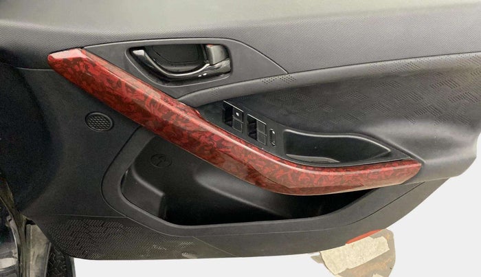 2021 Tata NEXON XZ PLUS (O) PETROL DARK EDITION, Petrol, Manual, 65,474 km, Driver Side Door Panels Control