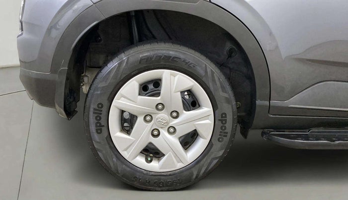 2020 Hyundai VENUE S 1.2, Petrol, Manual, 18,145 km, Right Rear Wheel