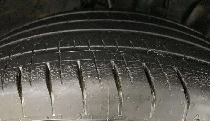 2020 Hyundai VENUE S 1.2, Petrol, Manual, 18,145 km, Right Front Tyre Tread