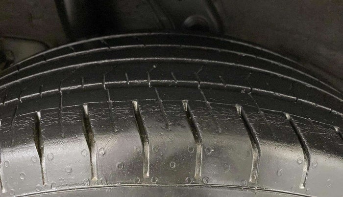 2020 Hyundai VENUE S 1.2, Petrol, Manual, 18,145 km, Right Rear Tyre Tread