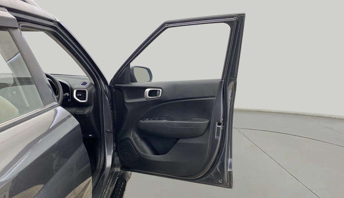 2020 Hyundai VENUE S 1.2, Petrol, Manual, 18,145 km, RHS Front Door