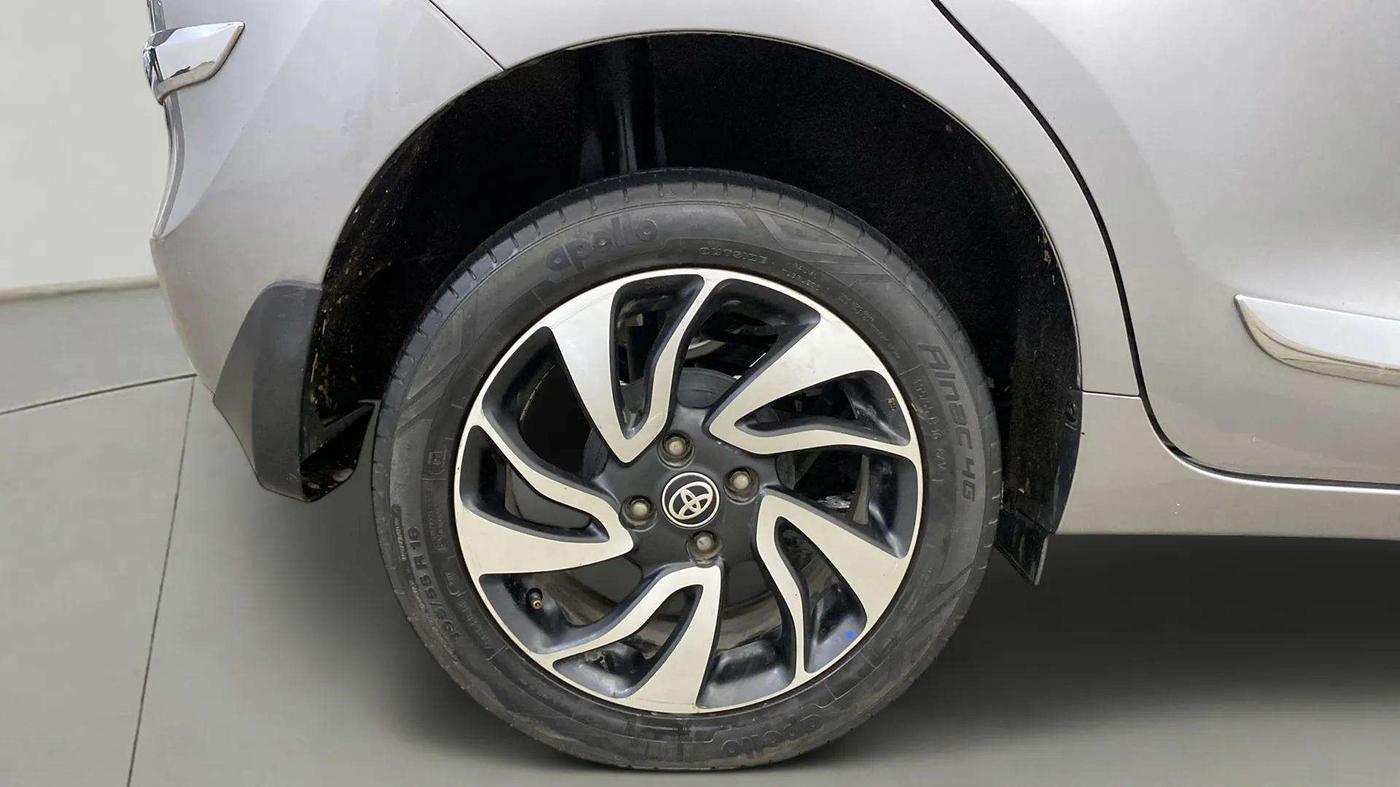 2020 Toyota Glanza G, Petrol, Manual, 46,382 km, Right Rear Wheel