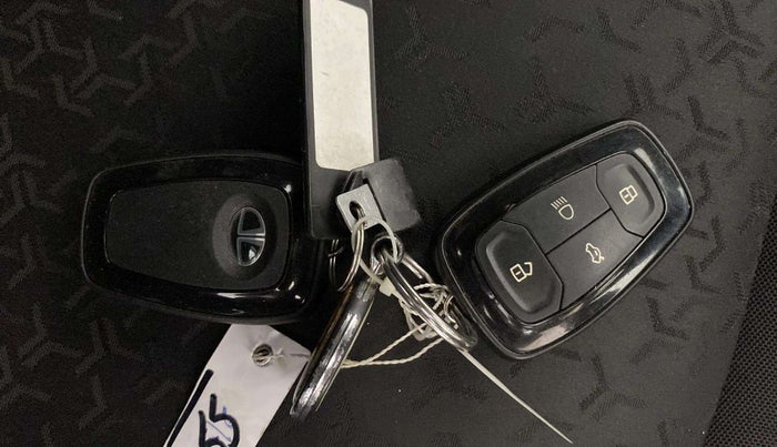 2022 Tata TIGOR XZ PLUS CNG, CNG, Manual, 38,457 km, Key Close Up