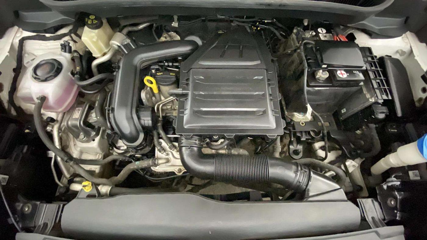 2022 Skoda KUSHAQ AMBITION 1.0L TSI MT, Petrol, Manual, 38,311 km, Engine View