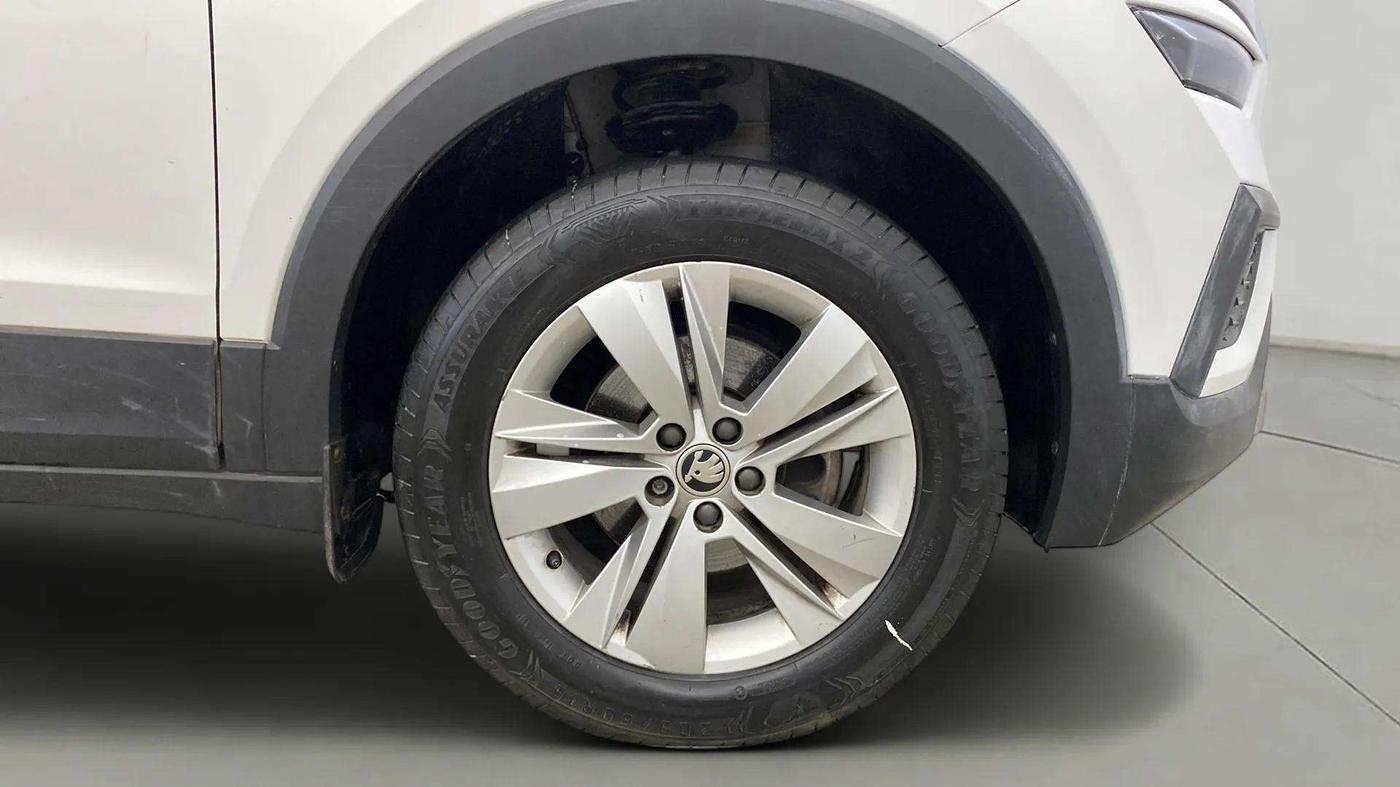 2022 Skoda KUSHAQ AMBITION 1.0L TSI MT, Petrol, Manual, 38,311 km, Right Front Wheel