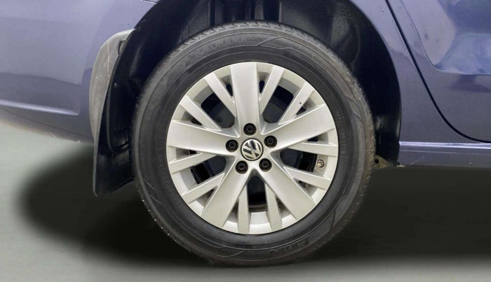 2015 Volkswagen Vento HIGHLINE PETROL AT, Petrol, Automatic, 85,679 km, Right Rear Wheel