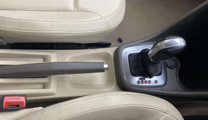 2015 Volkswagen Vento HIGHLINE PETROL AT, Petrol, Automatic, 85,679 km, Gear Lever