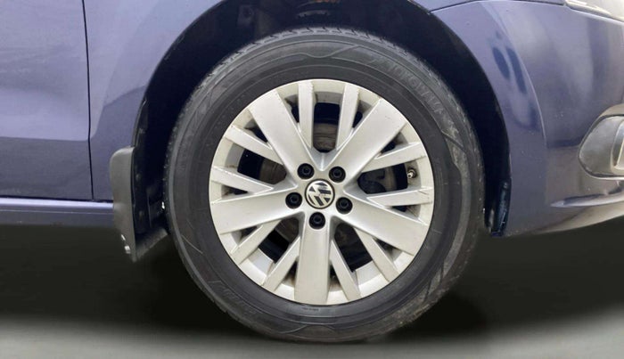 2015 Volkswagen Vento HIGHLINE PETROL AT, Petrol, Automatic, 85,679 km, Right Front Wheel