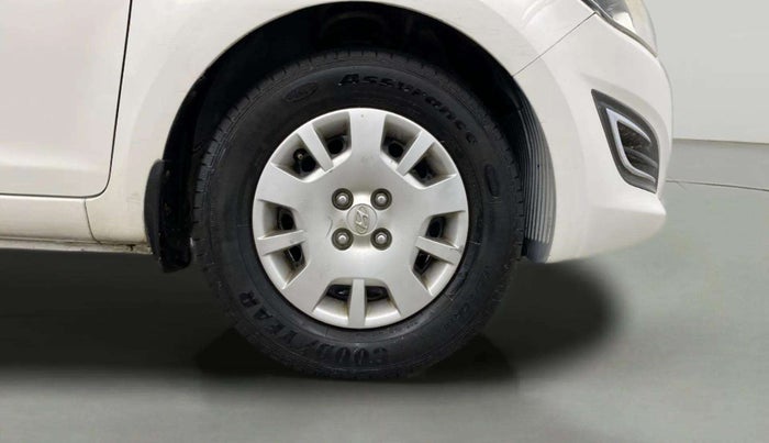 2013 Hyundai i20 MAGNA (O) 1.2, Petrol, Manual, 34,934 km, Right Front Wheel