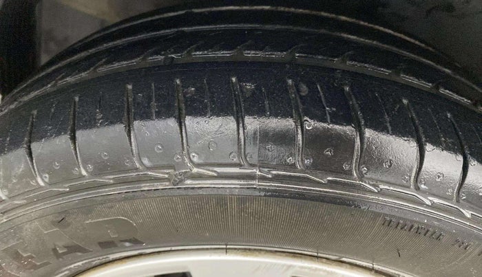2013 Hyundai i20 MAGNA (O) 1.2, Petrol, Manual, 34,934 km, Left Rear Tyre Tread