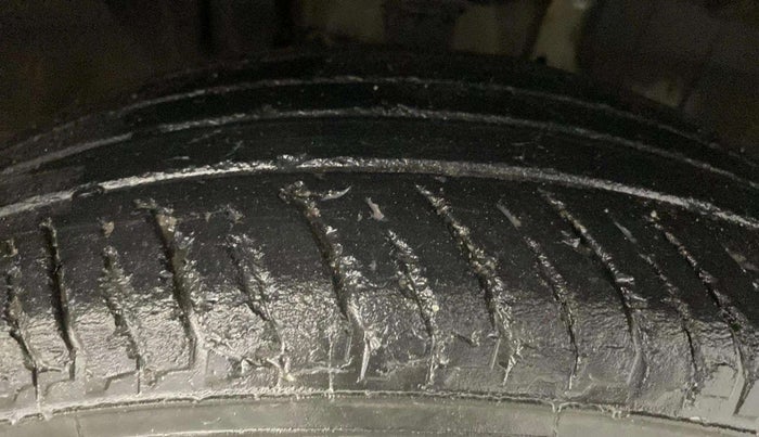 2023 Nissan MAGNITE XV MT, CNG, Manual, 50,312 km, Right Front Tyre Tread