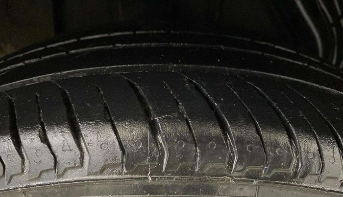 2023 Nissan MAGNITE XV MT, CNG, Manual, 50,312 km, Right Rear Tyre Tread