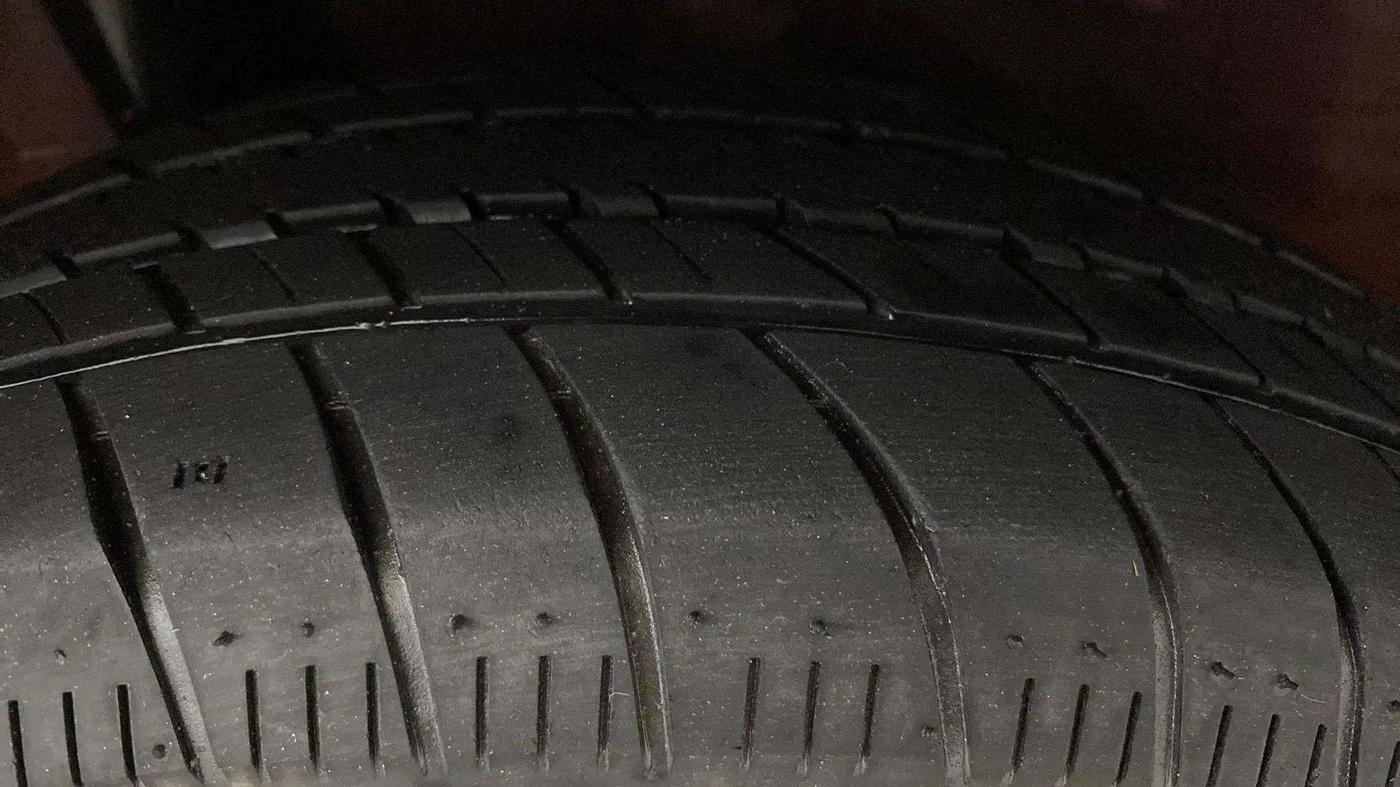 2014 Honda Brio S MT, Petrol, Manual, 56,297 km, Right Rear Tyre Tread