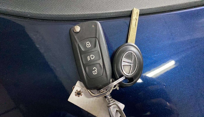 2022 Tata Tiago XZA PLUS PETROL, Petrol, Automatic, 6,033 km, Key Close Up