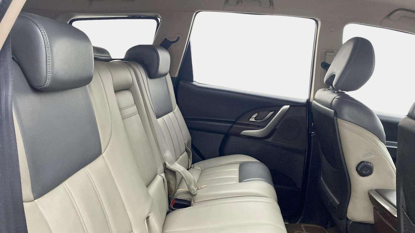 2012 Mahindra XUV500 W6, Diesel, Manual, 97,532 km, Right Side Rear Door Cabin