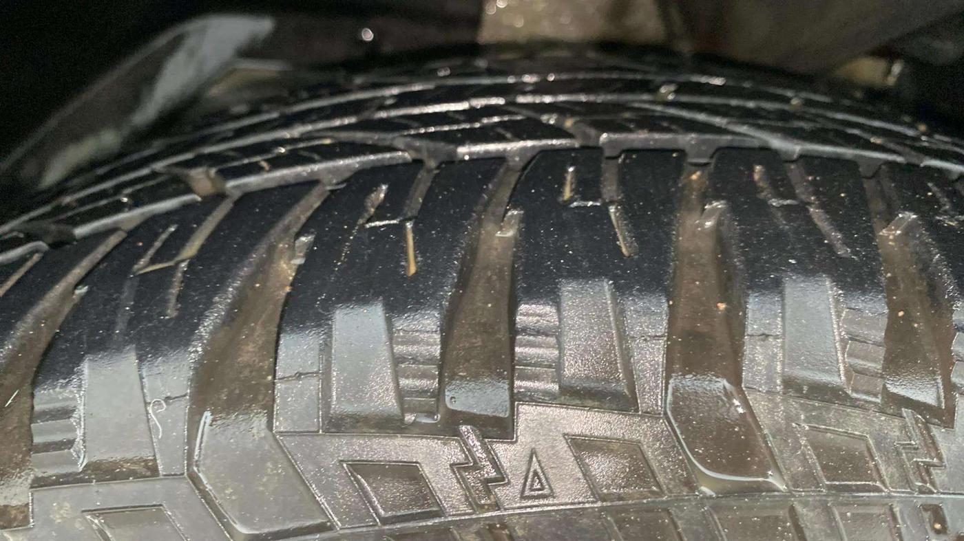 2012 Mahindra XUV500 W6, Diesel, Manual, 97,532 km, Left Front Tyre Tread