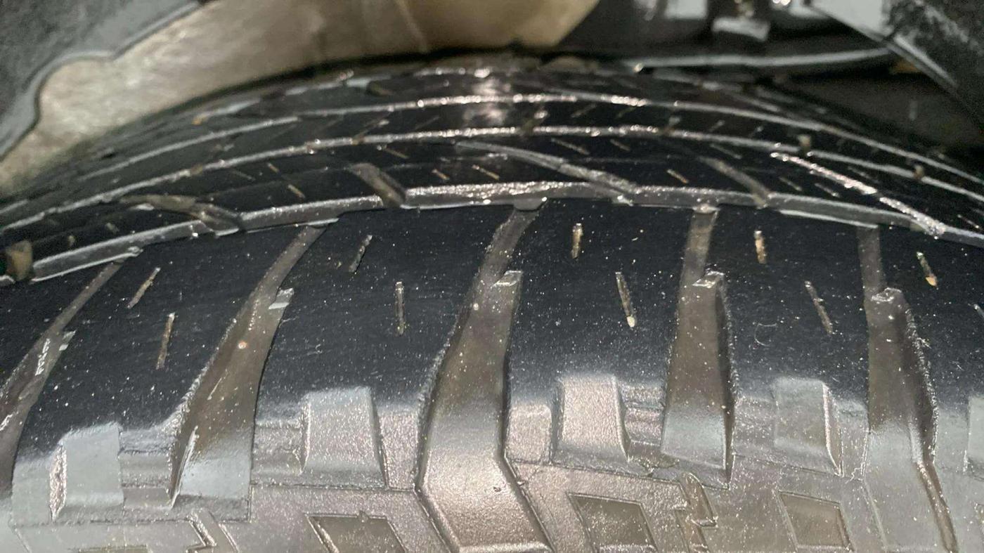 2012 Mahindra XUV500 W6, Diesel, Manual, 97,532 km, Left Rear Tyre Tread