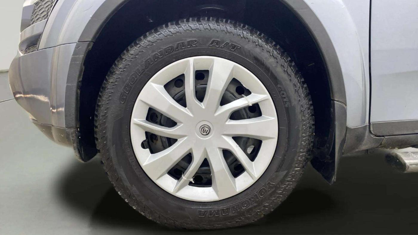 2012 Mahindra XUV500 W6, Diesel, Manual, 97,532 km, Left Front Wheel