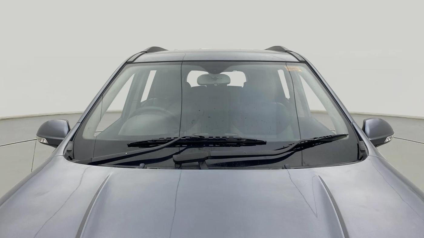 2012 Mahindra XUV500 W6, Diesel, Manual, 97,532 km, Front Windshield
