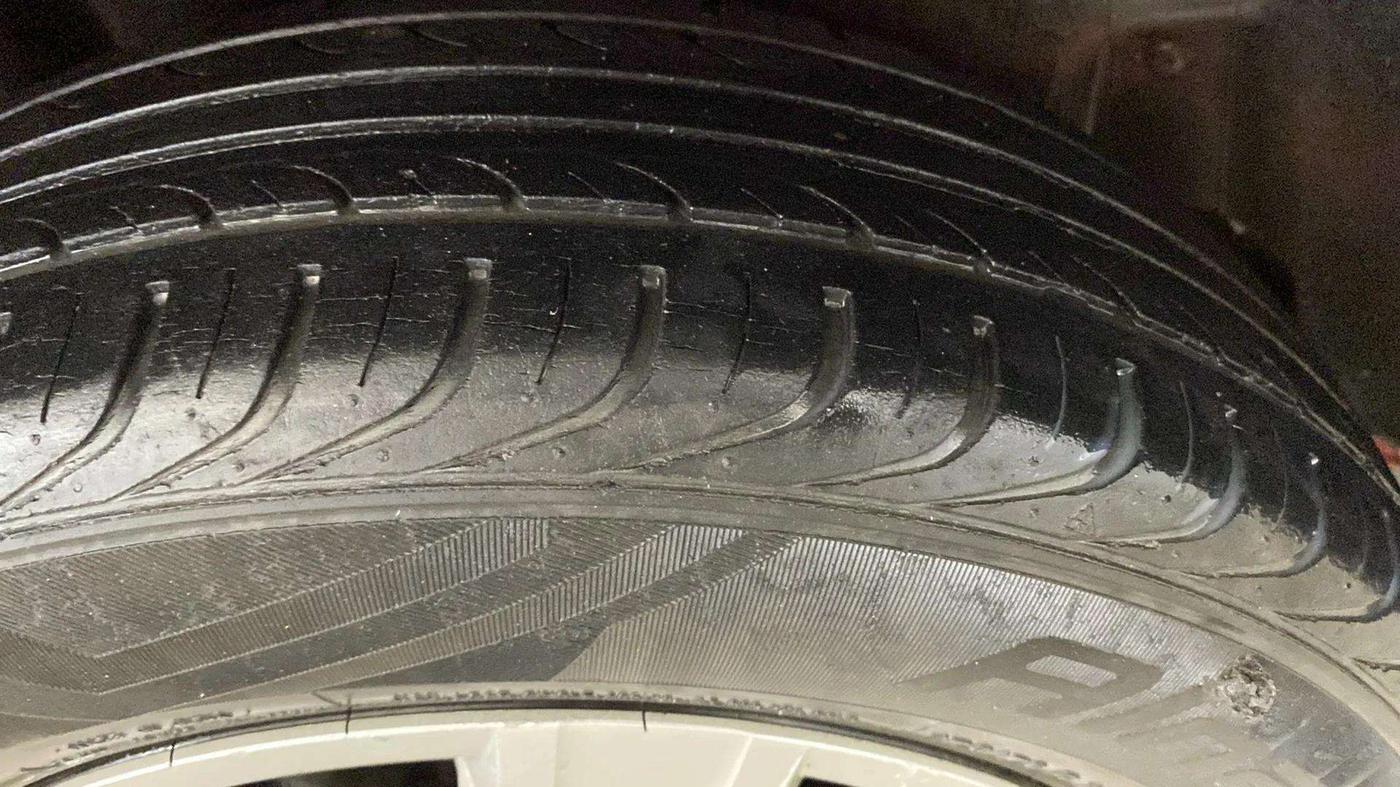 2015 Volkswagen Polo TRENDLINE 1.2L PETROL, Petrol, Manual, 30,693 km, Left Front Tyre Tread