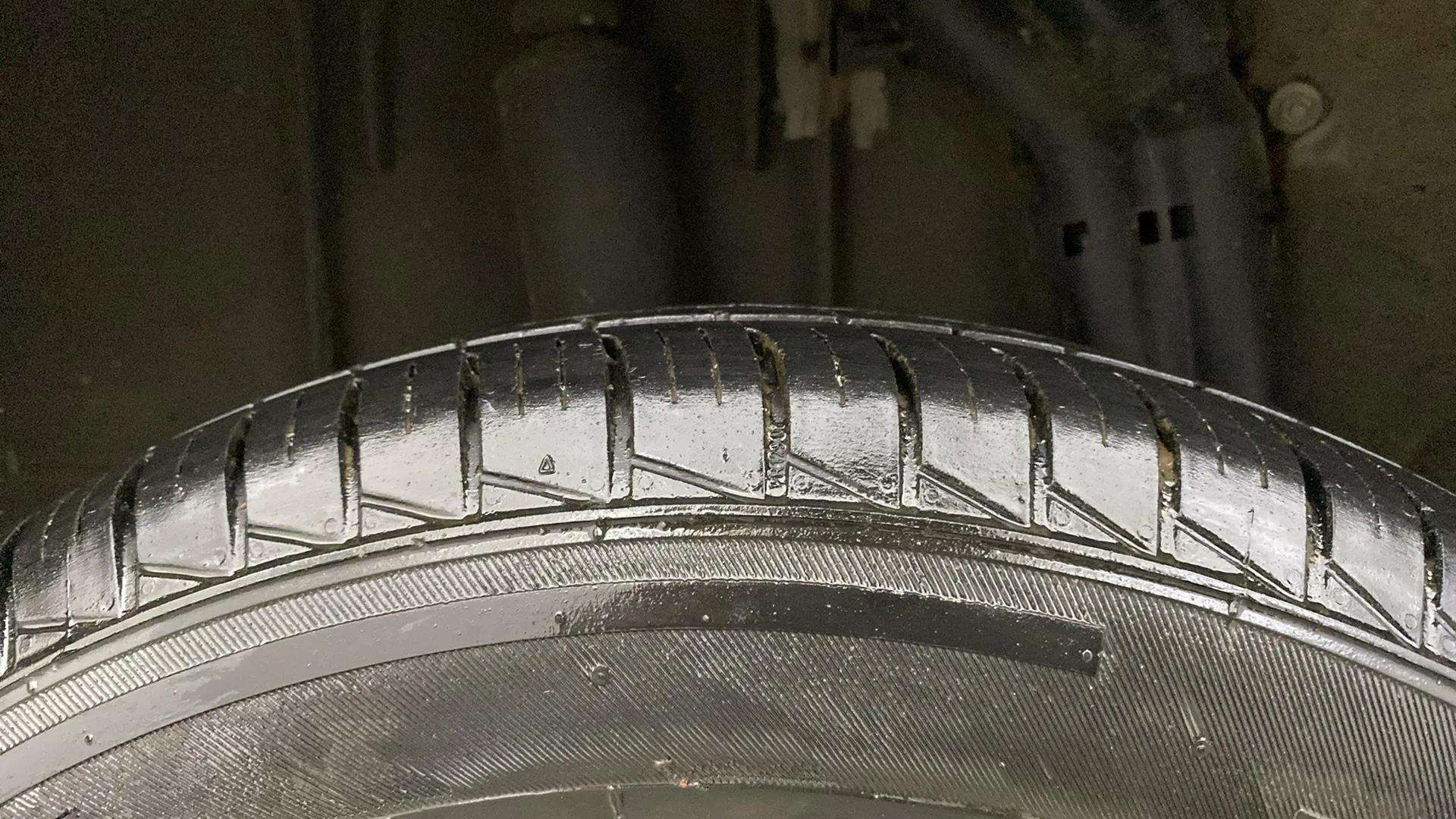 RHS-Rear-Tyre-Tread-19