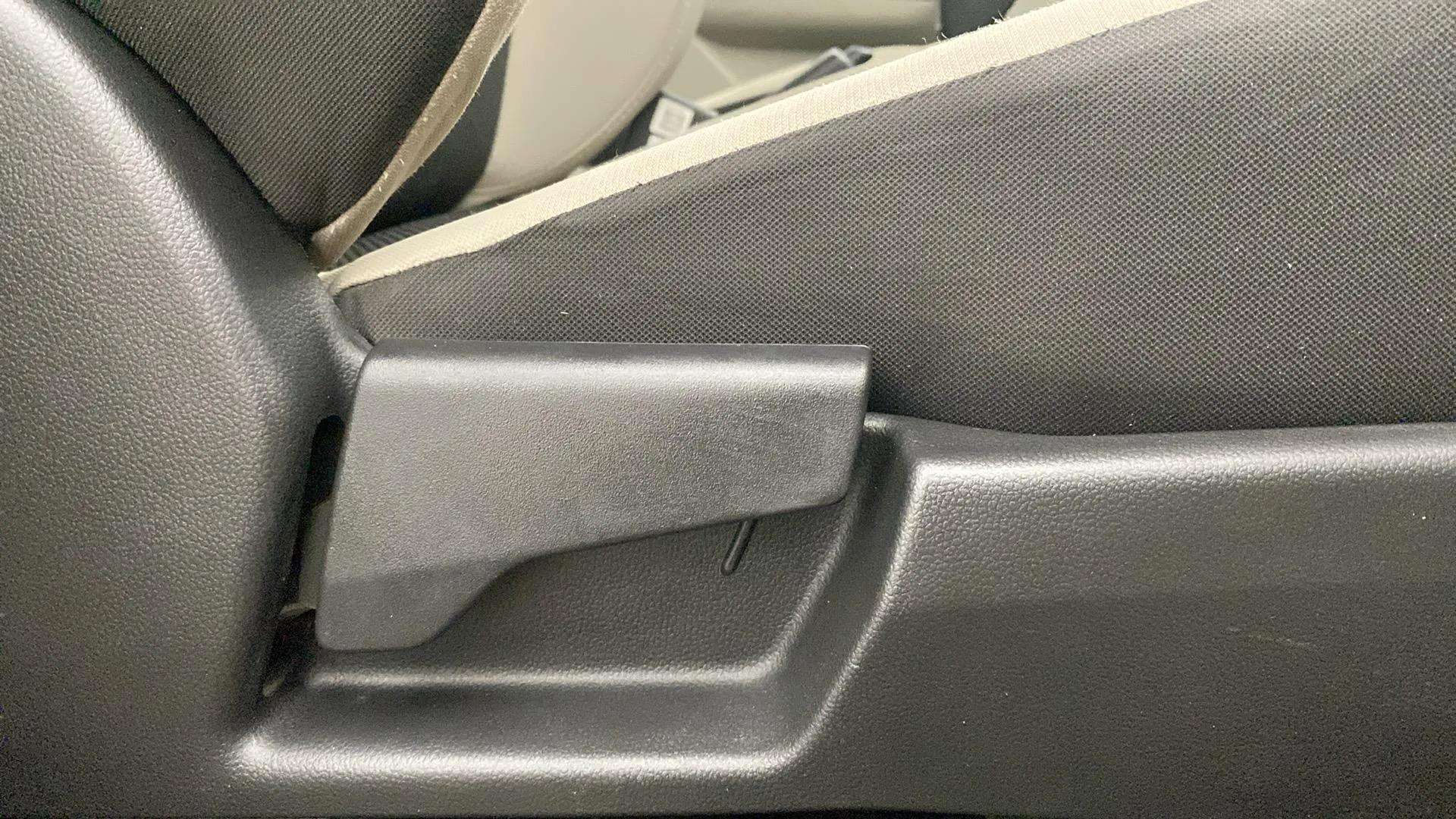 Driver-side-adjustment-panel-40