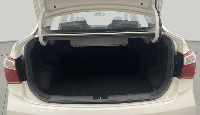 2017 Hyundai Xcent SX 1.2, Petrol, Manual, 37,266 km, Boot Inside