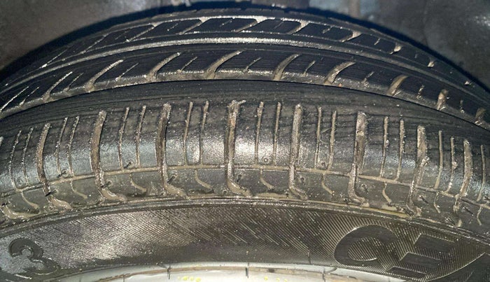 2019 Maruti Alto LXI CNG, CNG, Manual, 15,370 km, Left Front Tyre Tread