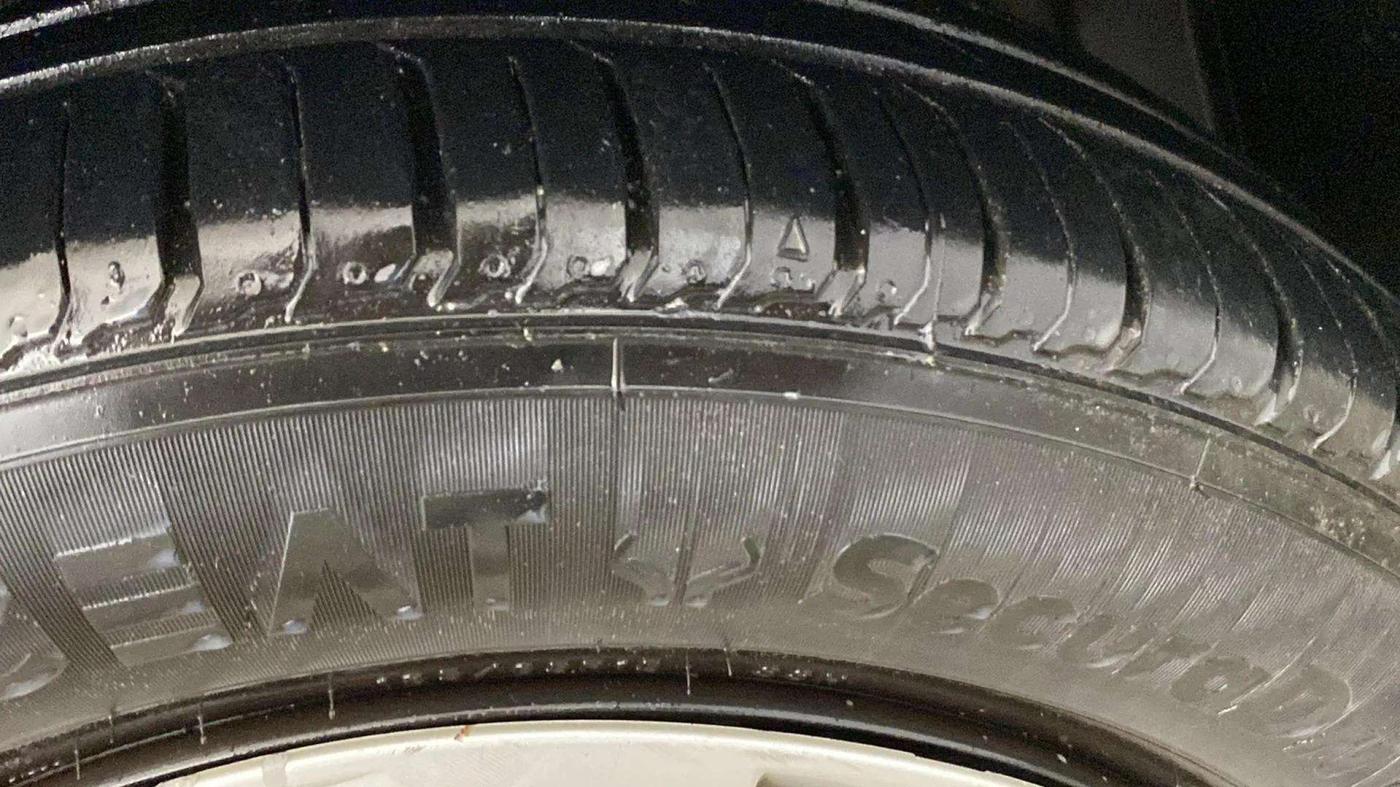 2015 Maruti Baleno DELTA PETROL 1.2, Petrol, Manual, 63,008 km, Right Front Tyre Tread