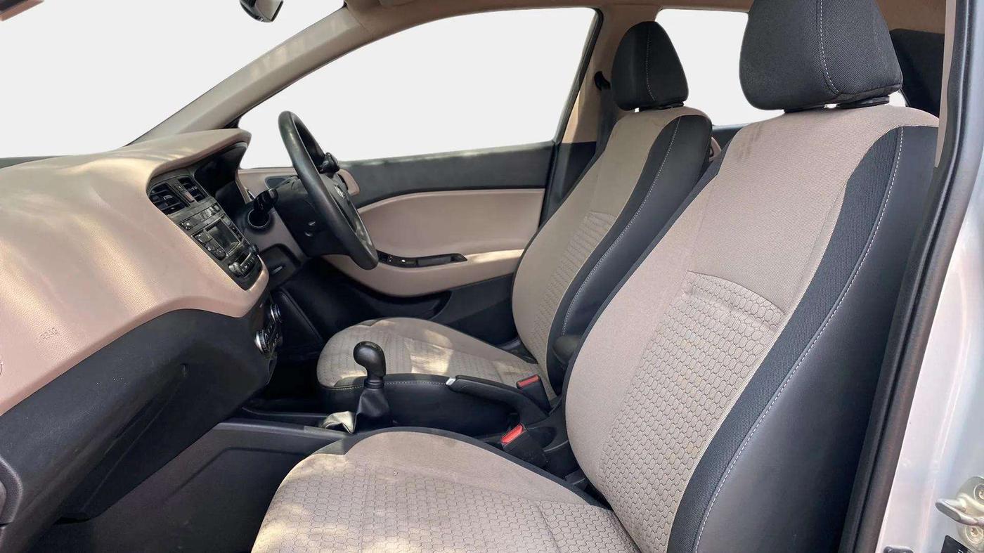 2017 Hyundai Elite i20 SPORTZ 1.2, Petrol, Manual, 79,781 km, Right Side Front Door Cabin