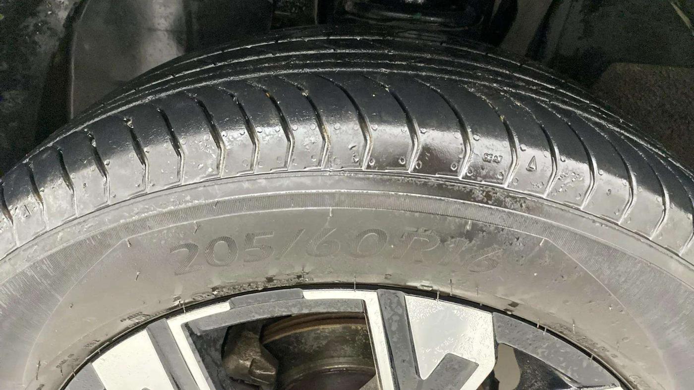 2021 Renault Kiger RXZ TURBO CVT, Petrol, Automatic, 53,815 km, Left Front Tyre Tread