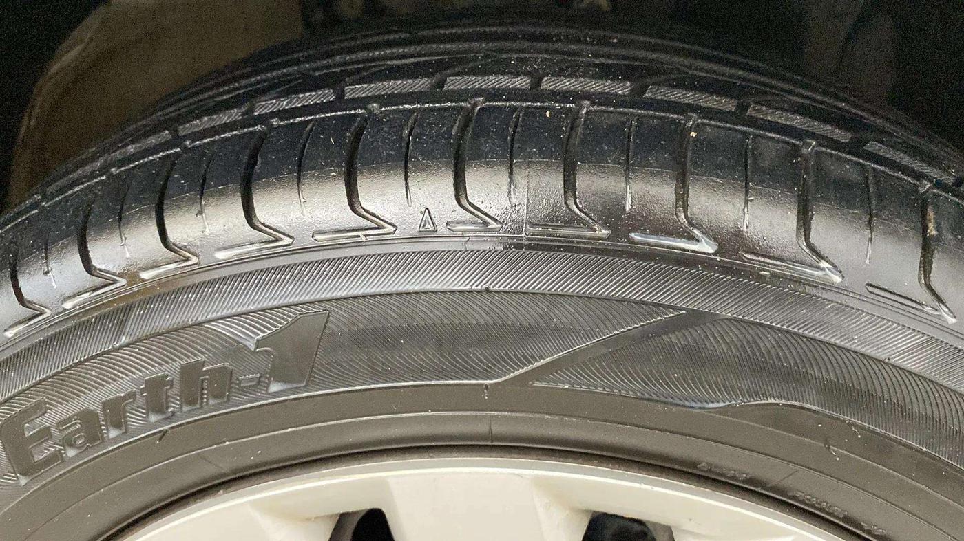 2018 Volkswagen Ameo COMFORTLINE 1.0L, Petrol, Manual, 36,627 km, Right Front Tyre Tread