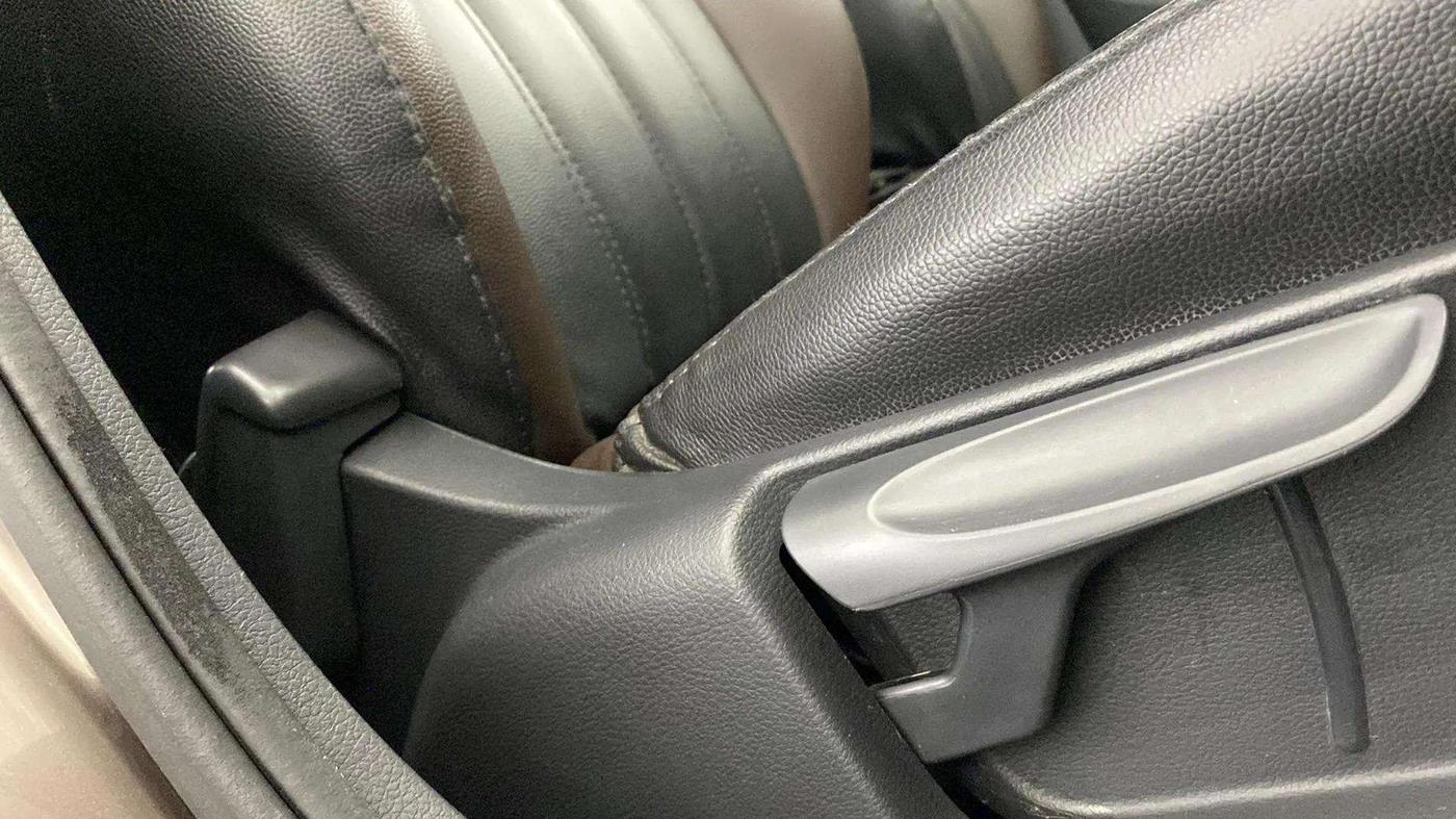 2018 Volkswagen Ameo COMFORTLINE 1.0L, Petrol, Manual, 36,627 km, Driver Side Adjustment Panel