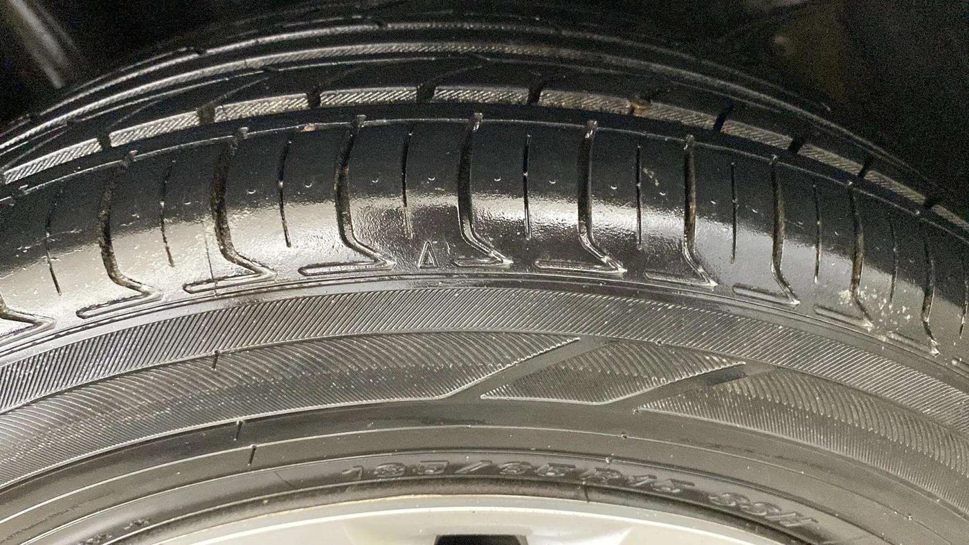 2018 Volkswagen Ameo COMFORTLINE 1.0L, Petrol, Manual, 36,627 km, Left Front Tyre Tread