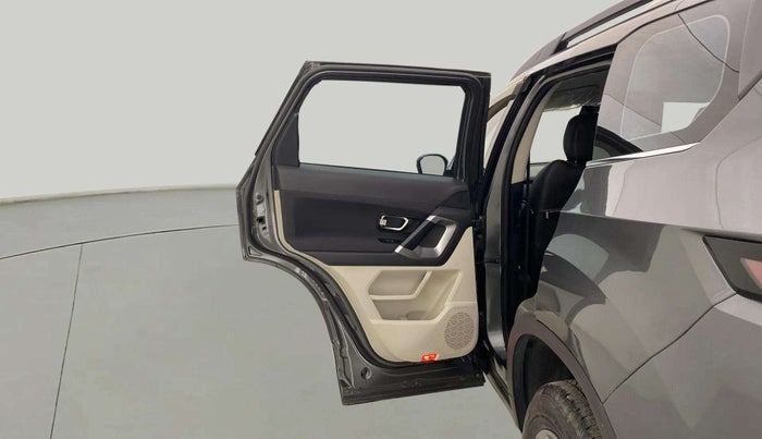 2022 Tata Safari XT, Diesel, Manual, 10,810 km, LHS Rear Door