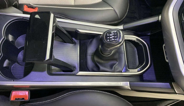 2022 Tata Safari XT, Diesel, Manual, 10,810 km, Gear Lever