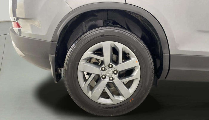 2022 Tata Safari XT, Diesel, Manual, 10,810 km, Right Rear Wheel