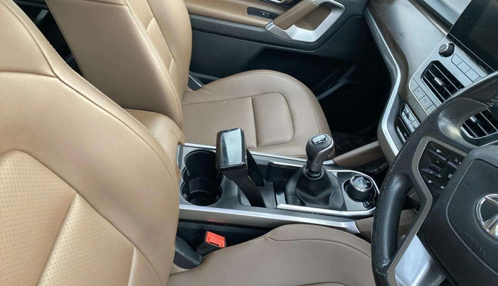 2019 Tata Harrier XZ 2.0L, Diesel, Manual, 69,359 km, Gear Lever
