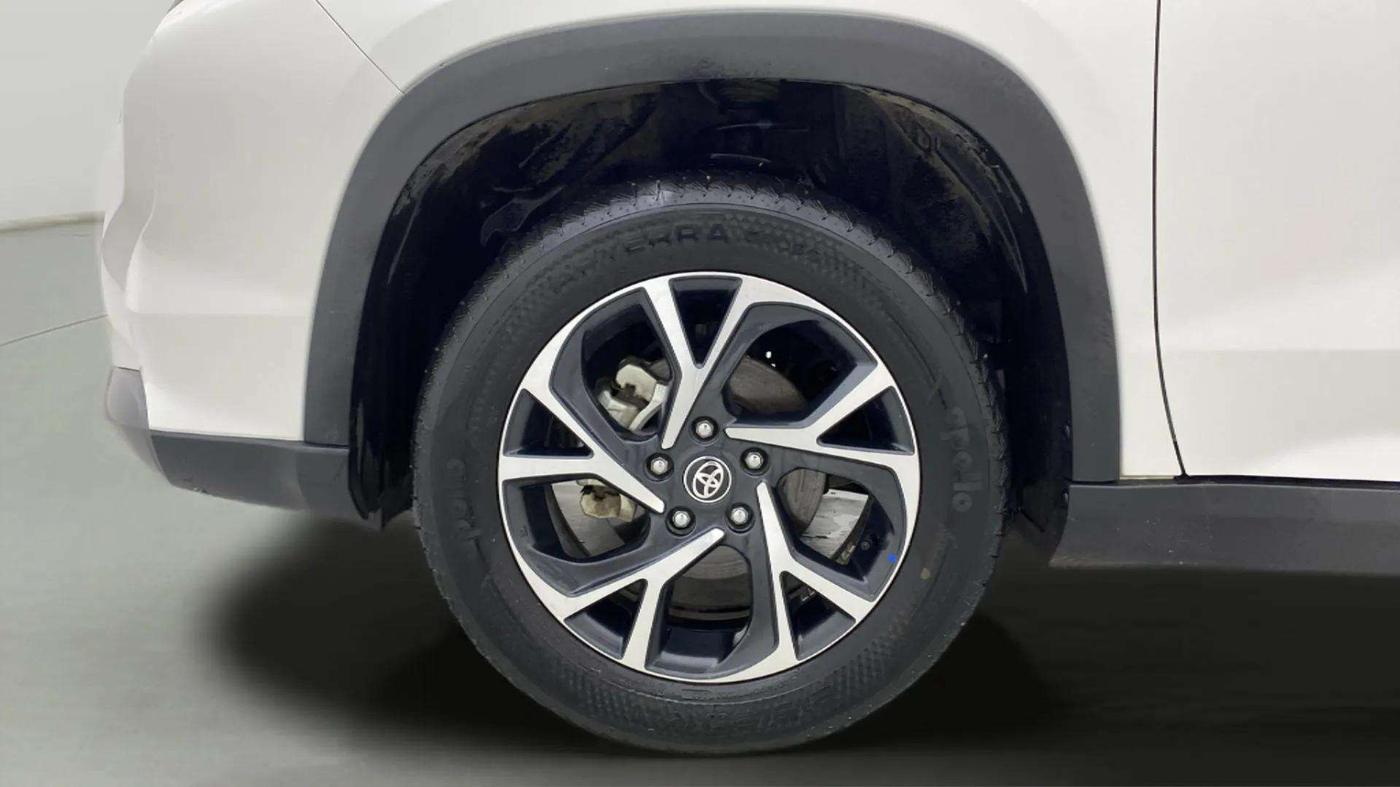 2023 Toyota URBAN CRUISER HYRYDER V NEO DRIVE, Petrol, Manual, 27,940 km, Left Front Wheel