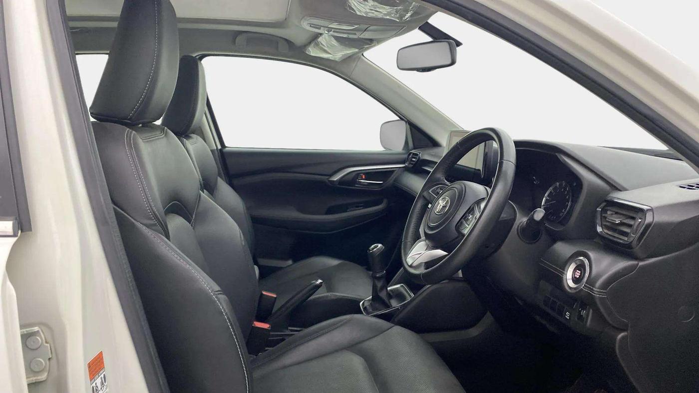 2023 Toyota URBAN CRUISER HYRYDER V NEO DRIVE, Petrol, Manual, 27,940 km, Right Side Front Door Cabin