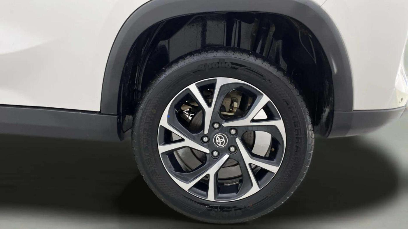 2023 Toyota URBAN CRUISER HYRYDER V NEO DRIVE, Petrol, Manual, 27,940 km, Left Rear Wheel