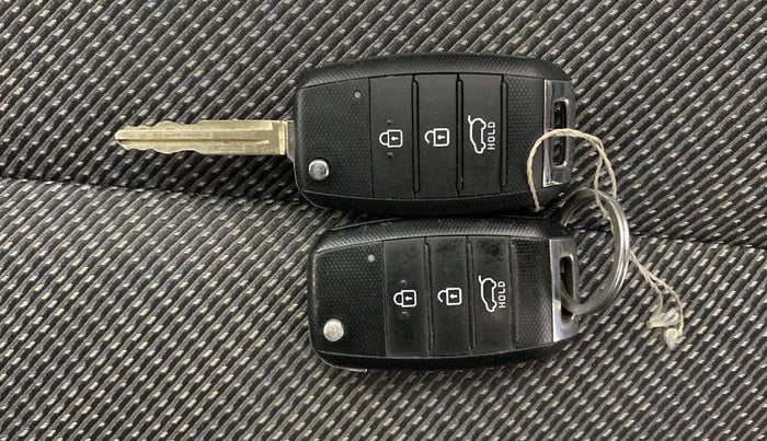 2021 KIA SELTOS HTK 1.5 PETROL, CNG, Manual, 63,595 km, Key Close Up