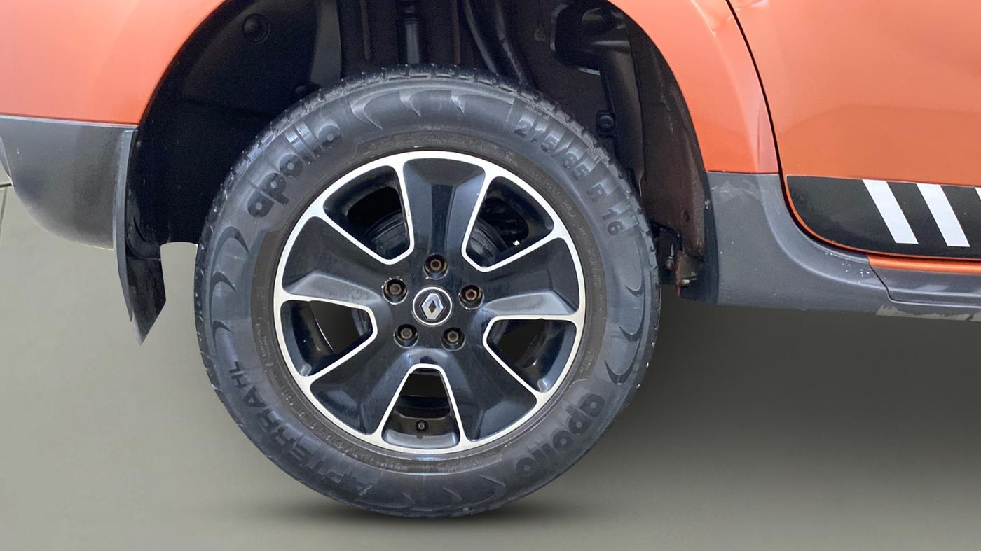 2017 Renault Duster RXS CVT, Petrol, Automatic, 52,640 km, Right Rear Wheel