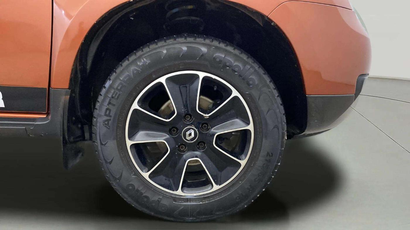 2017 Renault Duster RXS CVT, Petrol, Automatic, 52,640 km, Right Front Wheel