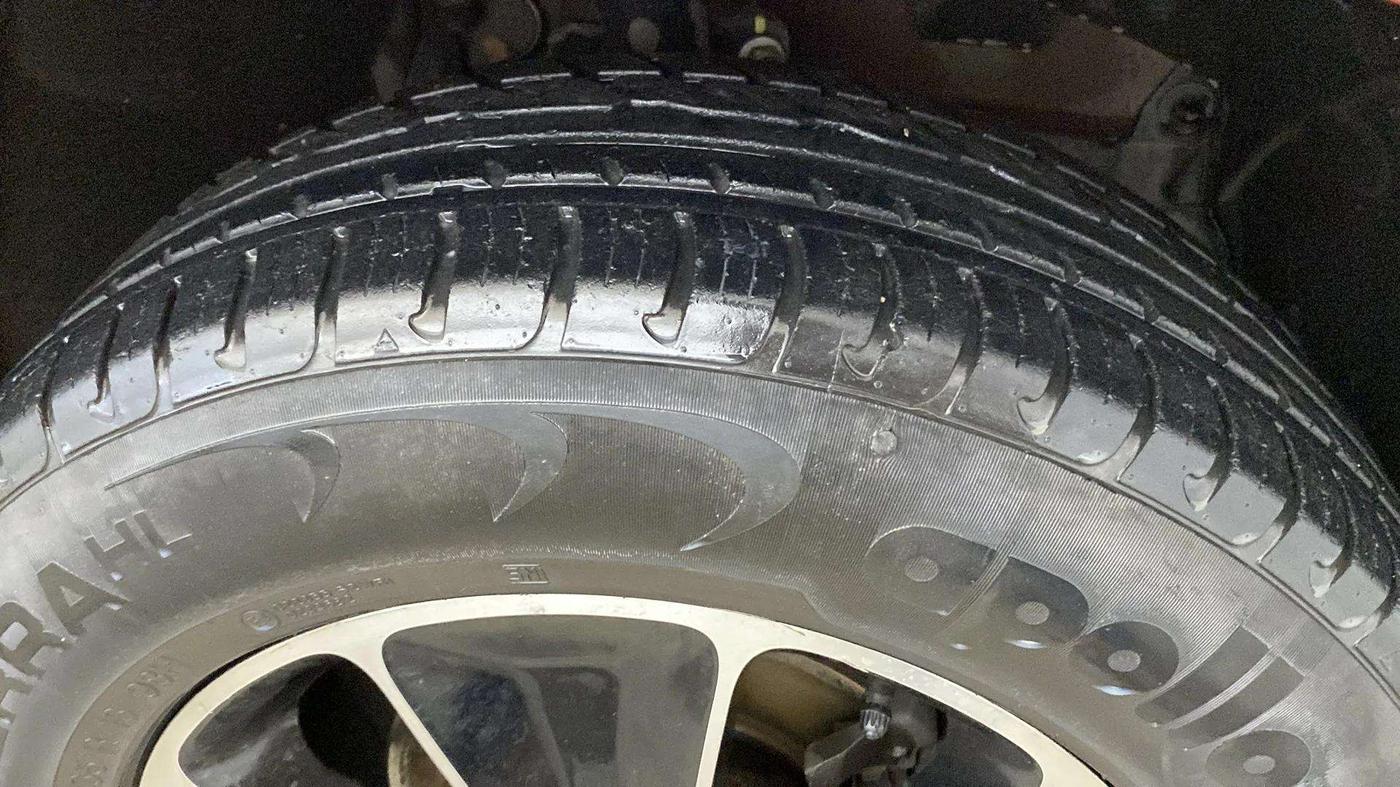 2017 Renault Duster RXS CVT, Petrol, Automatic, 52,640 km, Right Front Tyre Tread